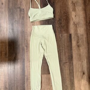 Lulu Lemon pistachio set